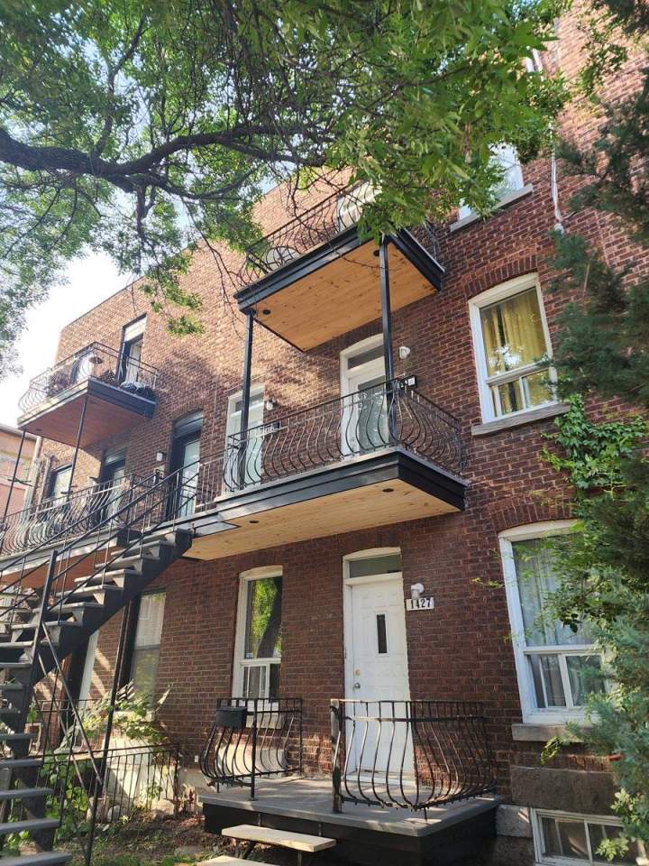 Nous mettons en place des rampes d'escaliers de tous modèles