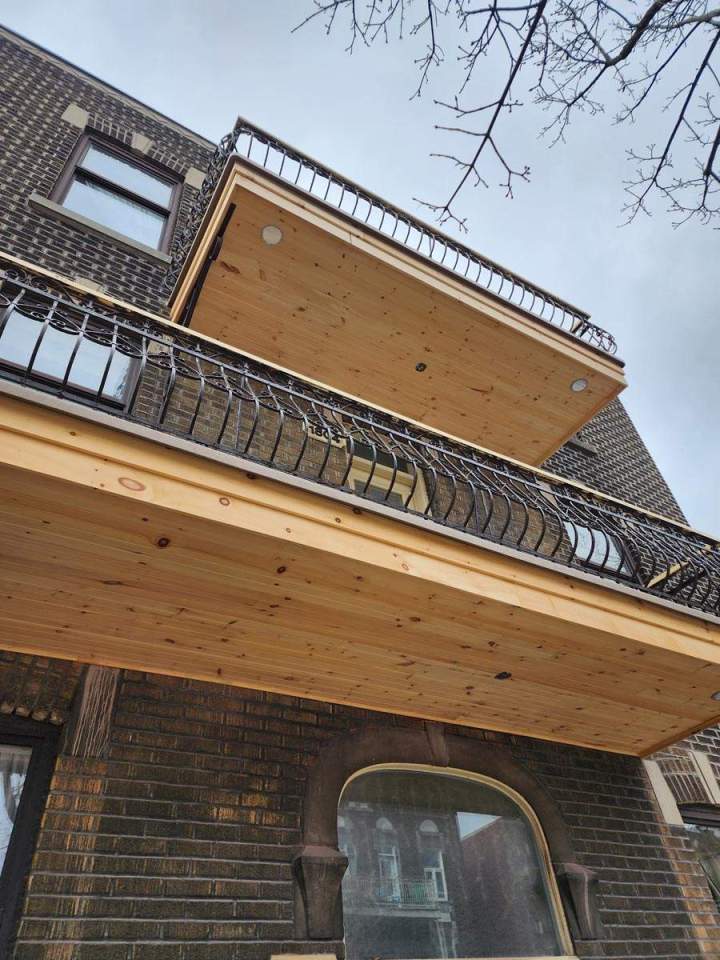 Réalisation de balcon en aluminium Rive Sud