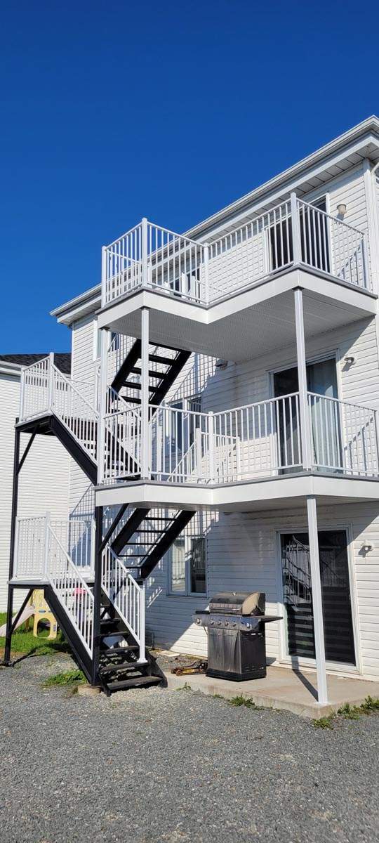 Réalisation de balcon en bois Rive Sud