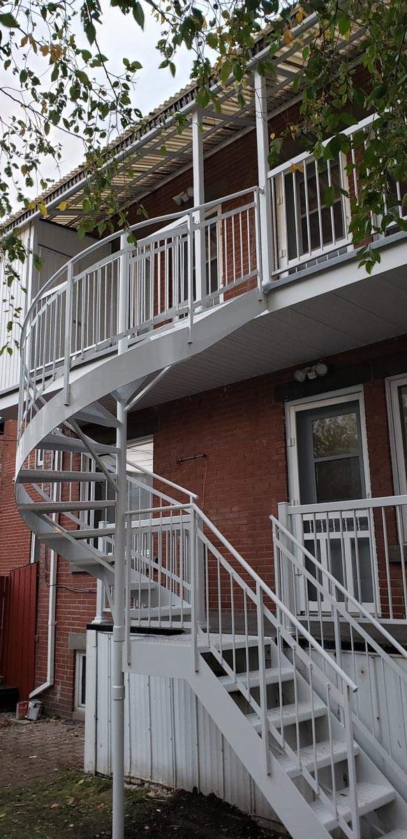 Réalisation de balcon en bois Rive Sud