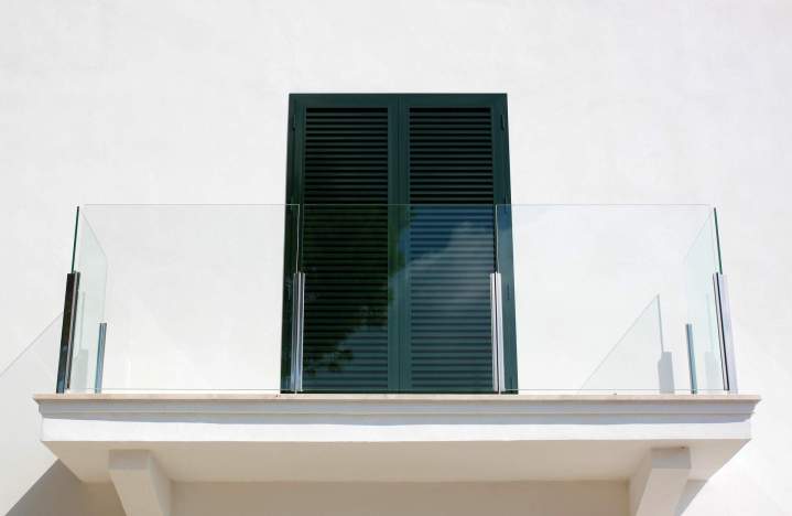<p>Pose de balcon en fibre de verre, Rive-Sud de Montréal</p>